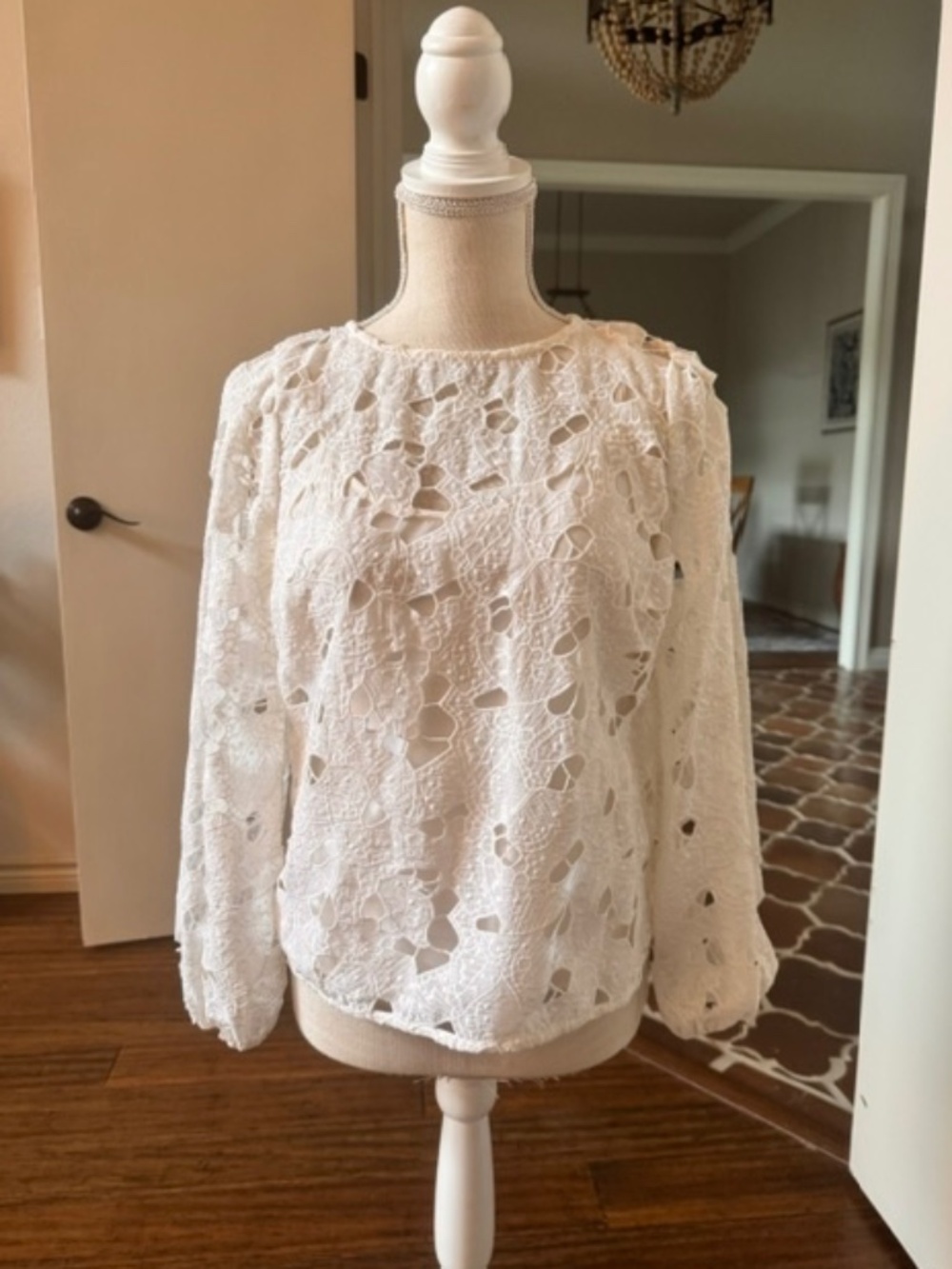 White Cutout Lace Eyelet Butterfly Long Sleeve Blouse Size Small